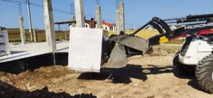 Экскаватор-погрузчик в работе, Симферополь