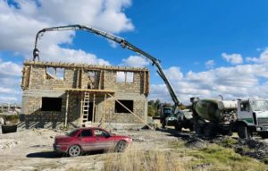 Бетононасос заказать в Симферополе - фото на объекте, в работе