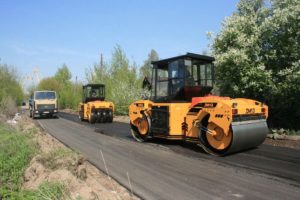 Каток дорожный в работе, Симферополь