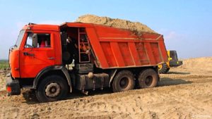 Самосвал КАМАЗ в работе, Симферополь